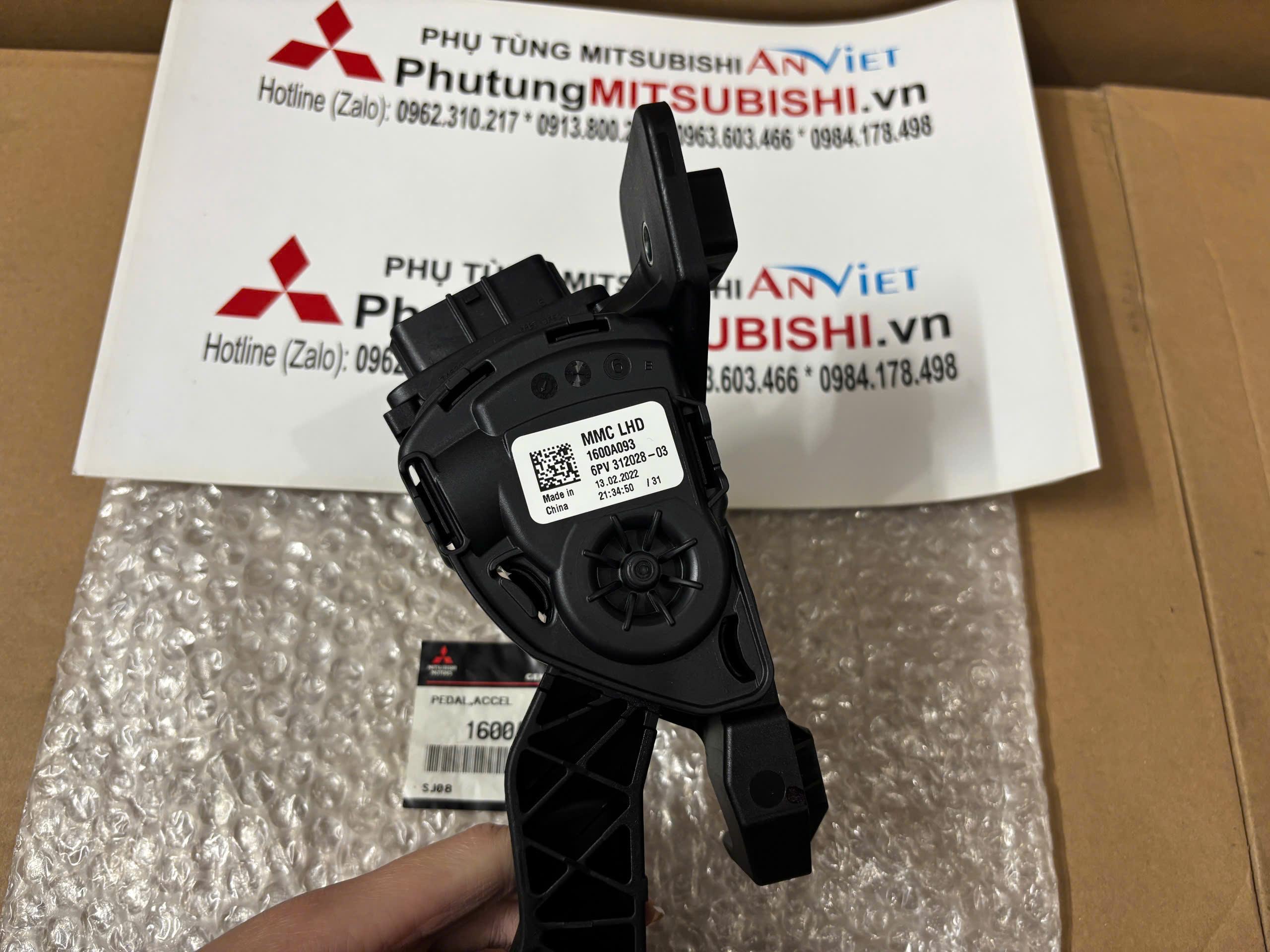 Chân đạp ga xe Mitsubishi Attrage